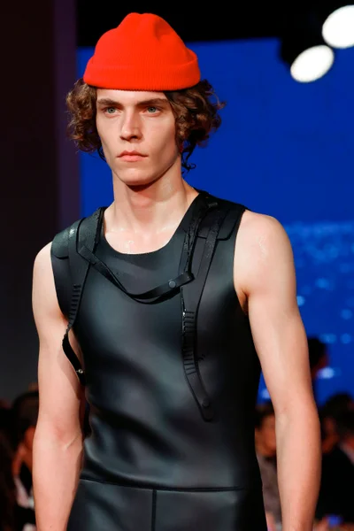 Look 12